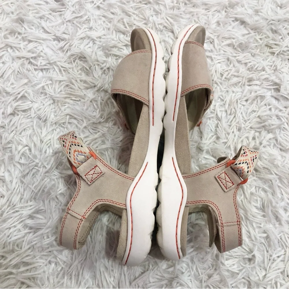 Clarks Women's Amanda Step Flat Sandal Sand Tan Size 8 - Picture 5 of 7